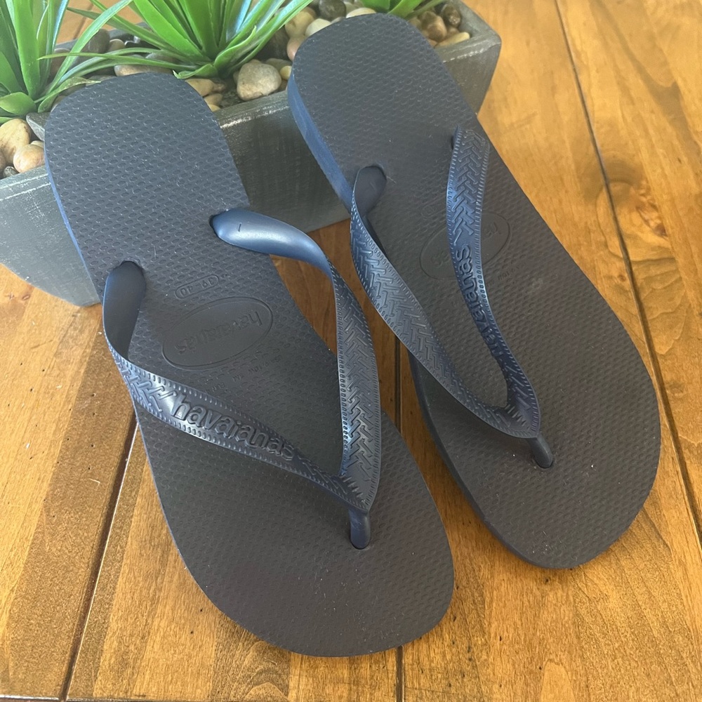 HAVAIANAS Navy Blue size 39-40 • USED